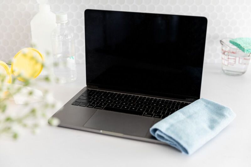 can you clean laptop screen with wet wipes can you clean laptop screen with wet wipes