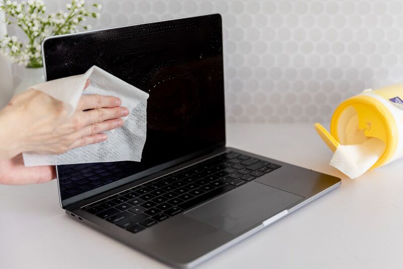 can you clean laptop screen with wet wipes can you clean laptop screen with wet wipes