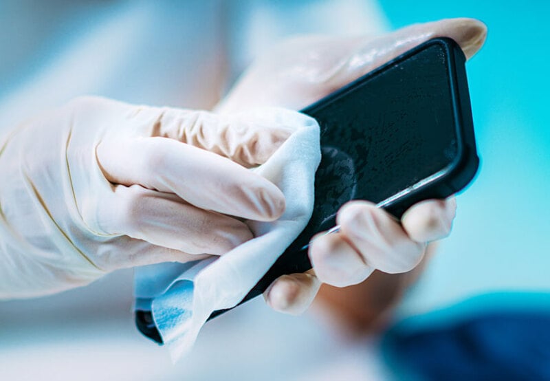 can you use alcohol wipes on glasses