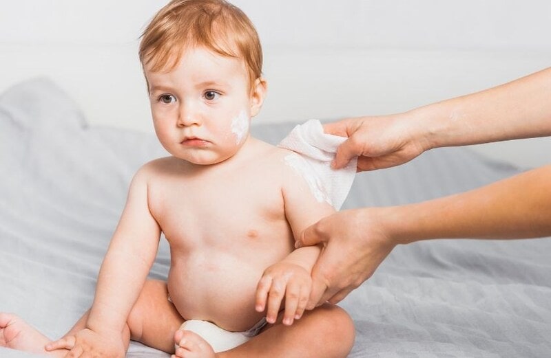 nên dùng khăn vải khô đa năng hay khăn ướt