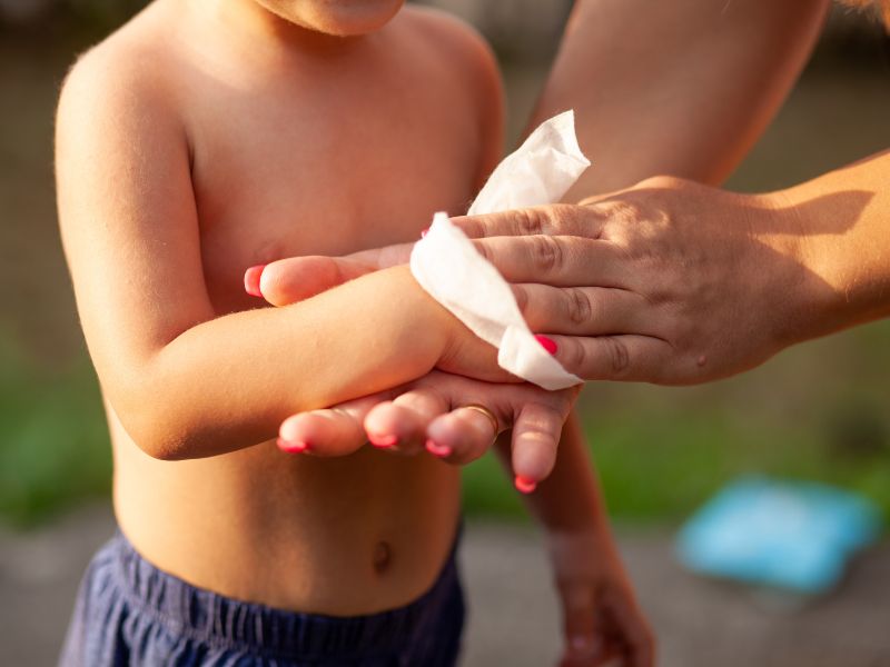 what are feminine wipes